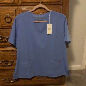 Figs large three pocket top